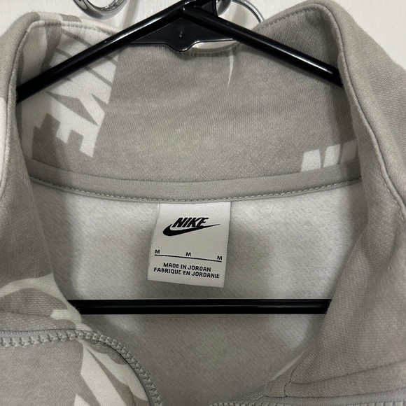 Nike Women's casual set - Picture 2 of 7